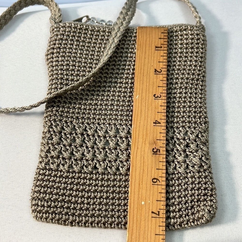 Chateau crochet crossbody purse taupe with green lining zip closure - Picture 7 of 8